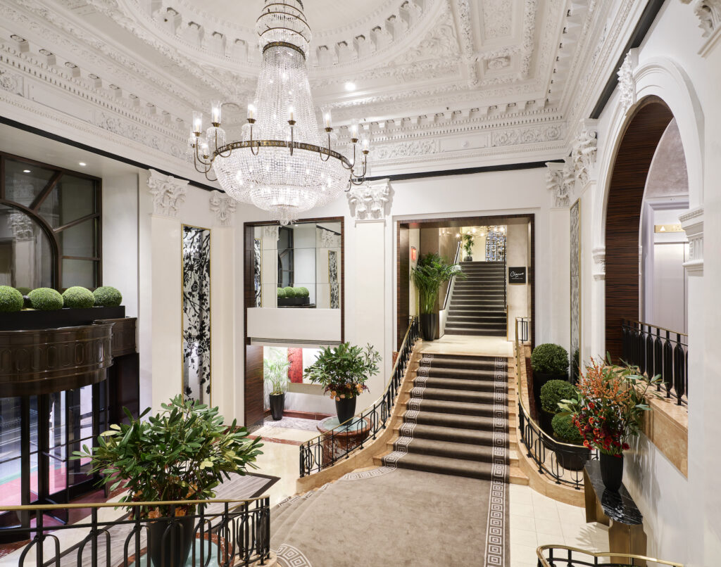 Best Luxury hotels in nyc, the peninsula hotel nyc lobby, renovated lobby of peninsula hotel