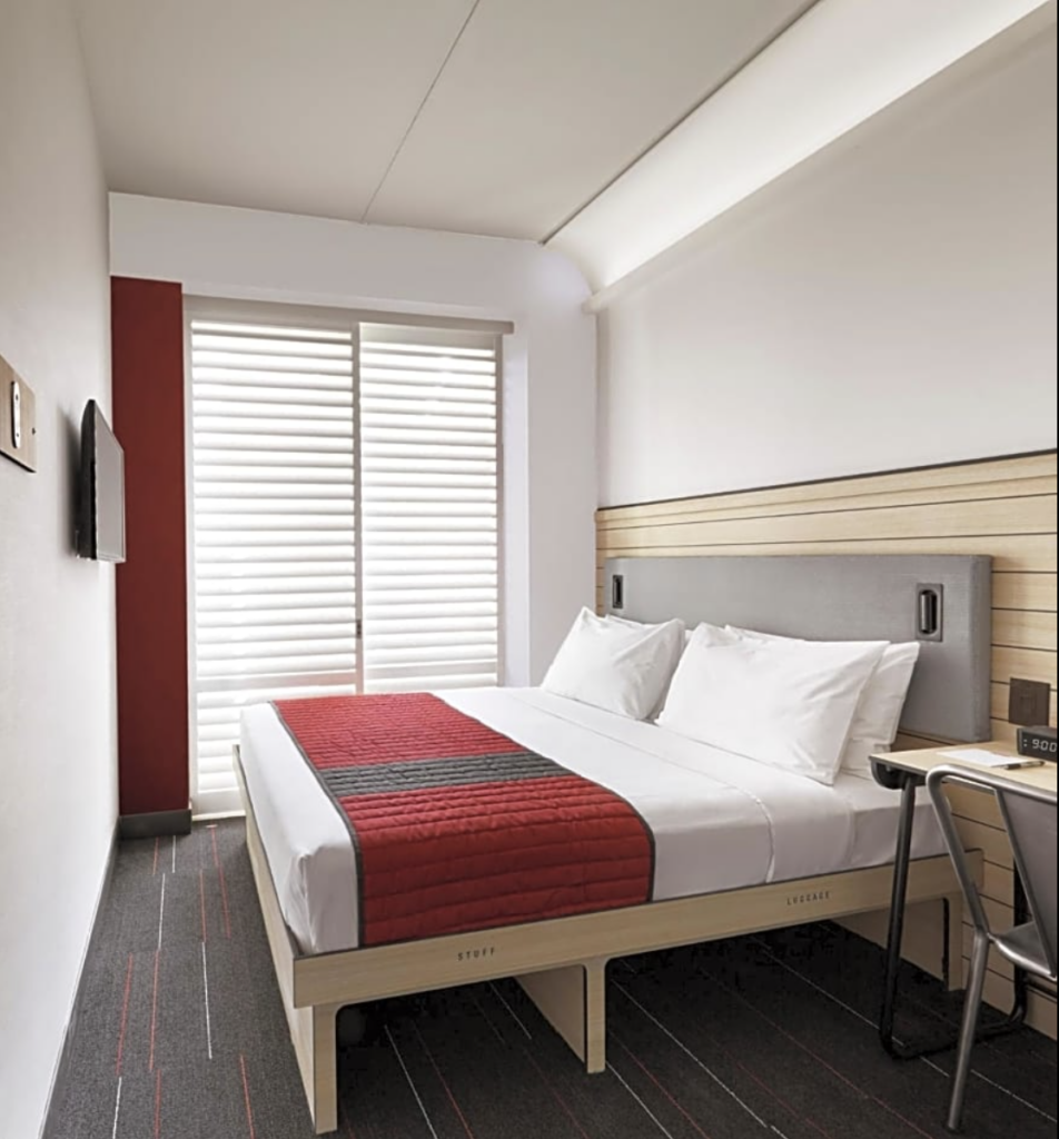 best nyc hotels under 500, pod hotels times square queen room with red accents